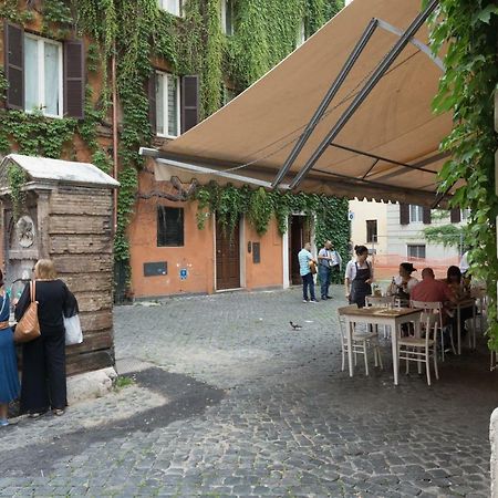 Quiet Pied A Terre With Terrace In Borgo Pio Apartment Rome Exterior photo